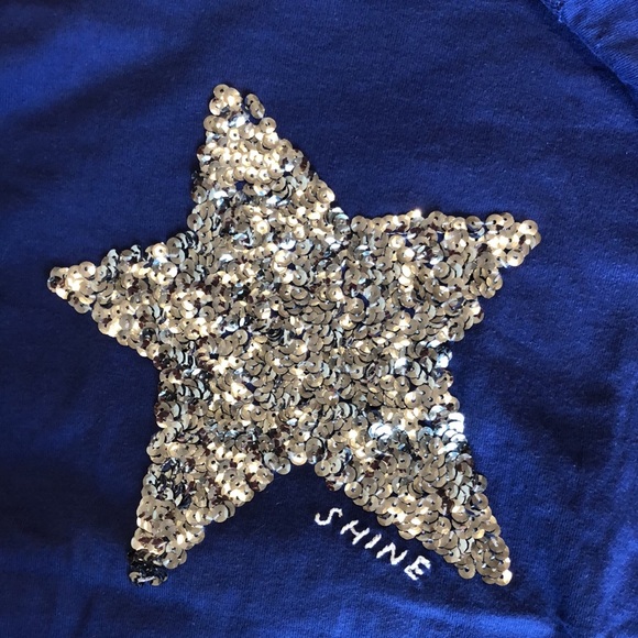 Cute dark blue tee long sleeves with a brilliant star SIZE LARGE 10$ - Picture 3 of 4